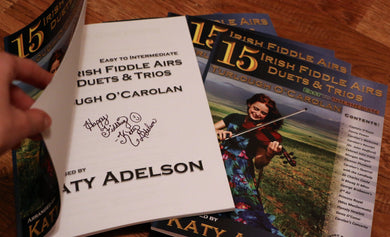 AUTOGRAPHIÉ 15 Irish Fiddle Airs - Duets et Trios - Turlough O'Carolan - Facile à intermédiaire - Arrangé par Katy Adelson - LIVRE PHYSIQUE